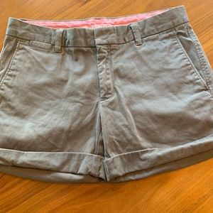 Banana Republic Stretch Roll-Up shorts, size 6